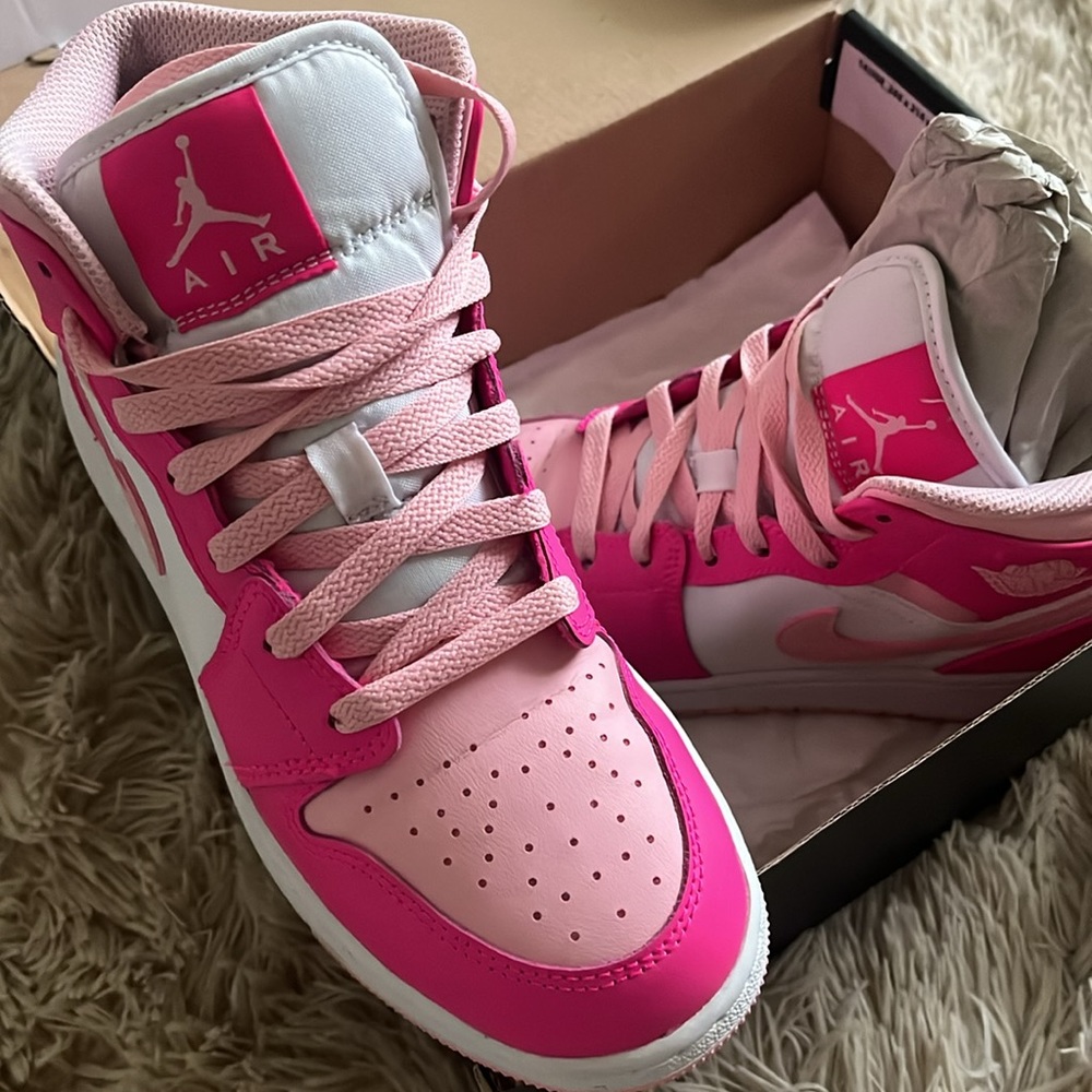 COPY - Nike air Jordan - Picture 2 of 2